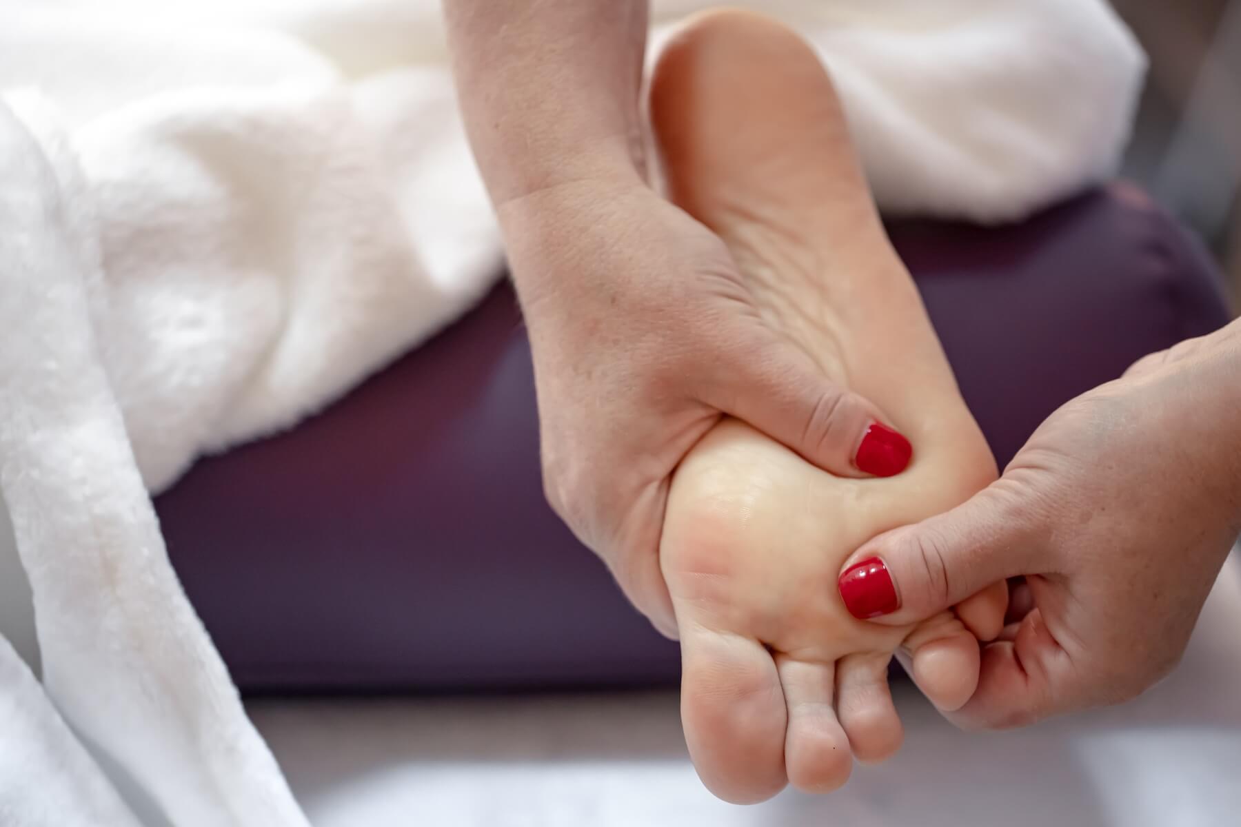 close-up-of-hands-of-masseur-doing-massage-of-fema-2025-03-15-15-28-17-utc_1.jpg